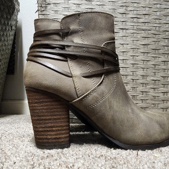 Madden Boots - Picture 3 of 4